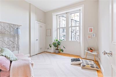 29/8 Iona Street, Edinburgh, EH6 8SP - image 2