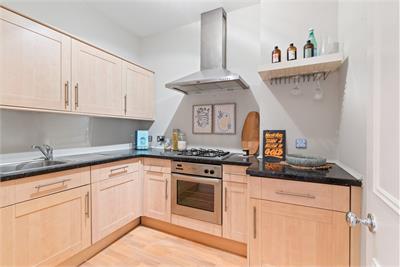 29/8 Iona Street, Edinburgh, EH6 8SP - image 5