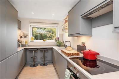 16/6 Meadowfield Drive, Duddingston, Edinburgh, EH8 7NZ - image 2