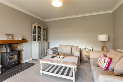 17 Ivanhoe Terrace, Hawick, TD9 8EE - image 3