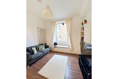 17 (1F4), Dalgety Street, Meadowbank, Edinburgh, EH7 5UN - image 1