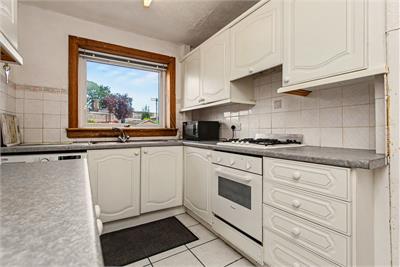 9 Alder Place, Johnstone, PA5 0DE - image 4