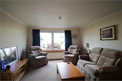 2 Kingston Grove, Bishopton, PA7 5DE - image 2