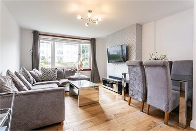 4/4 Oxgangs Farm Gardens, Edinburgh, EH13 9QE - image 2