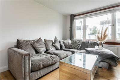 4/4 Oxgangs Farm Gardens, Edinburgh, EH13 9QE - image 3