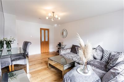 4/4 Oxgangs Farm Gardens, Edinburgh, EH13 9QE - image 5