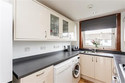 4/4 Oxgangs Farm Gardens, Edinburgh, EH13 9QE - image 7
