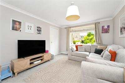 35 Glencross Gardens, Penicuik, EH26 9HH - image 2
