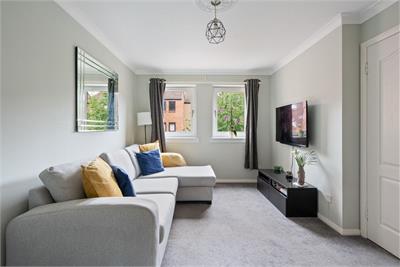 8/4 Coxfield, Gorgie, Edinburgh, EH11 2SY - image 2