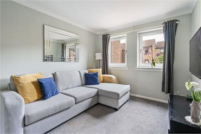 8/4 Coxfield, Gorgie, Edinburgh, EH11 2SY - image 3