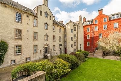 3/2 Chessels Court, Edinburgh, EH8 8AD - image 1
