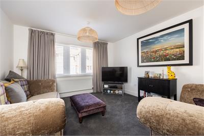 14 Wightman Road, Winchburgh, EH52 6AS - image 2