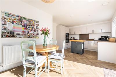 14 Wightman Road, Winchburgh, EH52 6AS - image 4