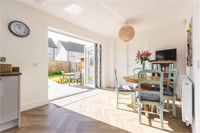 14 Wightman Road, Winchburgh, EH52 6AS - image 7