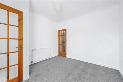 56 Campbell Street, Dunfermline, KY12 0QL - image 3