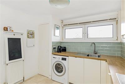 25 Claremont Court, Edinburgh EH7 4LA - image 7
