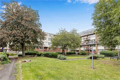 25 Claremont Court, Edinburgh EH7 4LA - image 1