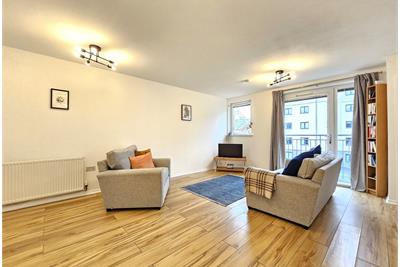 Flat 8, 1 Lochend Park View, Edinburgh, EH7 5FB - image 2