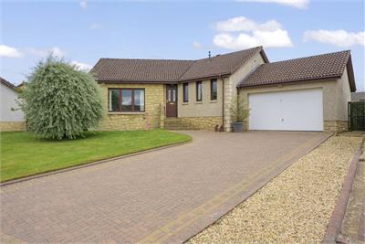 91 Queen Margaret Fauld, Dunfermline, KY12 0UP - image 1