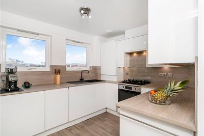 5/6 Rennie's Isle, Leith, Edinburgh, EH6 6QA - image 4