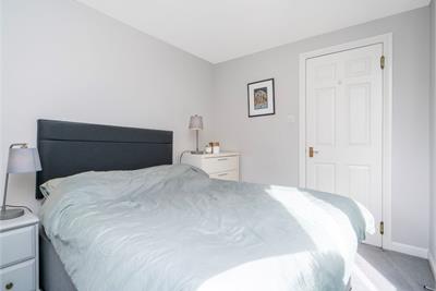 5/6 Rennie's Isle, Leith, Edinburgh, EH6 6QA - image 7
