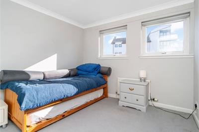 5/6 Rennie's Isle, Leith, Edinburgh, EH6 6QA - image 8
