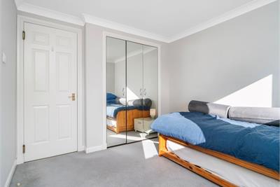 5/6 Rennie's Isle, Leith, Edinburgh, EH6 6QA - image 9