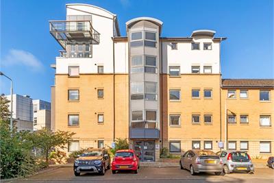 5/6 Rennie's Isle, Leith, Edinburgh, EH6 6QA - image 1
