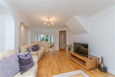 31 Daiches Braes, Edinburgh, EH15 2RD - image 2