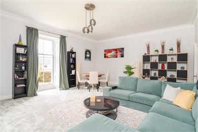 3 Broomlands House, Ednam Road Kelso, TD5 7SW - image 2