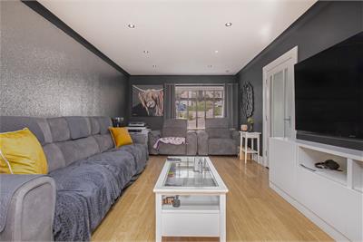 44 Scotland Drive, Dunfermline, KY12 7TD - image 4