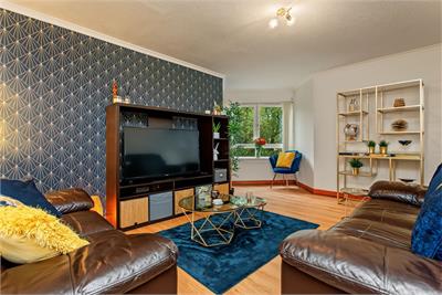 203 Castle Gait, Paisley, PA1 2DW - image 2
