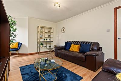 203 Castle Gait, Paisley, PA1 2DW - image 3