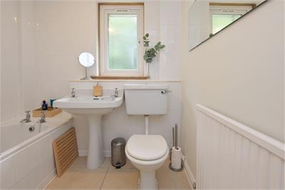 23 Buckstone Crescent, Edinburgh, EH10 6PJ - image 4
