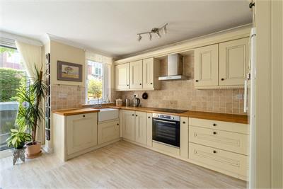 2 Upper Cramond Court, Edinburgh, EH4 6RQ - image 3