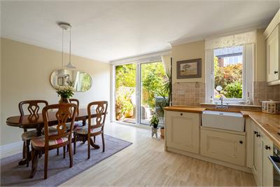 2 Upper Cramond Court, Edinburgh, EH4 6RQ - image 4
