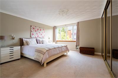2 Upper Cramond Court, Edinburgh, EH4 6RQ - image 5