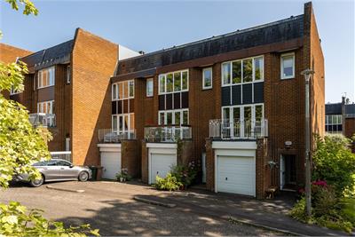 2 Upper Cramond Court, Edinburgh, EH4 6RQ - image 1