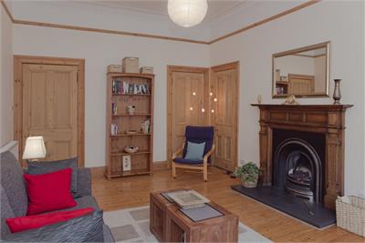 9/4 Spottiswoode Road, Marchmont, Edinburgh, EH9 1BH - image 3