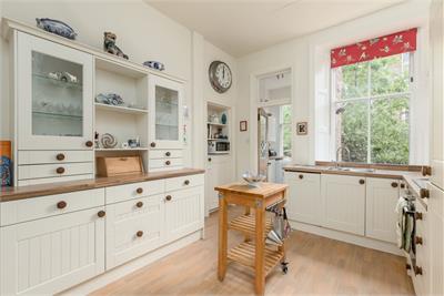 74 Falcon Avenue, Edinburgh, EH10 4AW - image 5