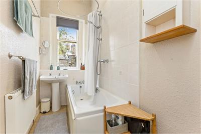 4 (3F2), Sciennes House Place, Sciennes, Edinburgh, EH9 1NW - image 9