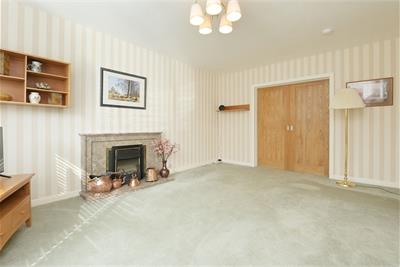 37 Dalmahoy Crescent, Balerno, EH14 7BZ - image 10
