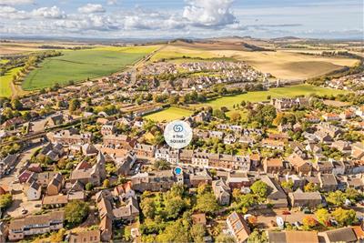 9 The Square, East Linton, East Lothian, EH40 3AD - image 1