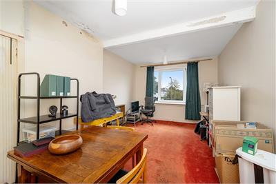 114/2 Stenhouse Avenue, Saughton, Edinburgh, EH11 3DB - image 2