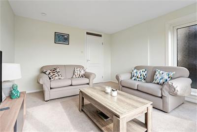 213/5 Great Junction Street, Edinburgh, EH6 5RU - image 9
