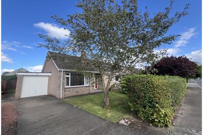 3 Plumdon Park Avenue, Annan, DG12 6EY - image 1