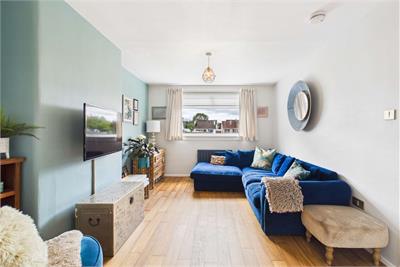 49 Silverknowes Gardens, Silverknowes, Edinburgh, EH4 5ND - image 3