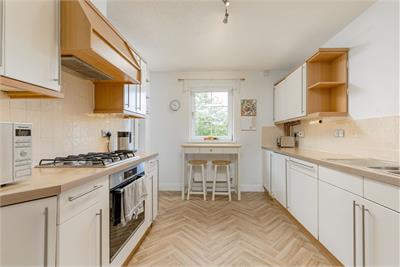 2/15 Powderhall Brae, Edinburgh, EH7 4GD - image 5