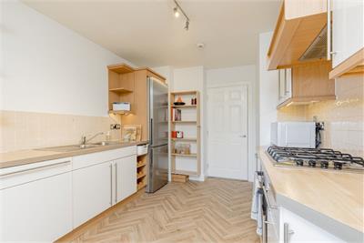2/15 Powderhall Brae, Edinburgh, EH7 4GD - image 6