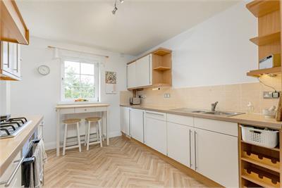 2/15 Powderhall Brae, Edinburgh, EH7 4GD - image 8